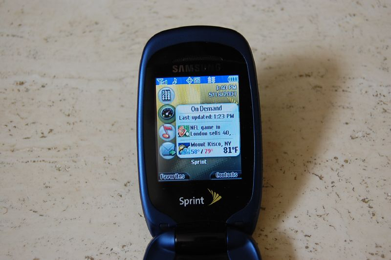 Illustration for article titled Sprint's New Samsung Phones: What Difference Does $100 Make?